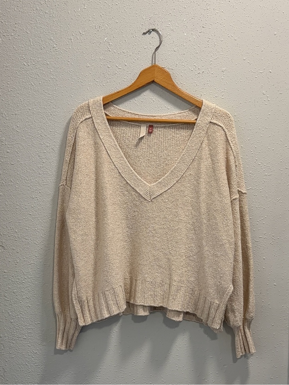 Pilcro Deep-V Sweater Size Medium
Cream color NWT